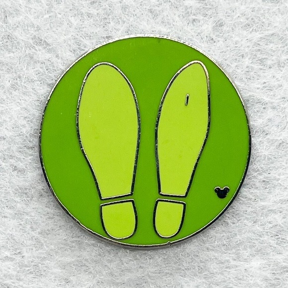 Disney Jewelry - 🔮 5/$25 Disney‎ Goofy Footprint Pin